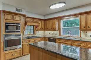660 Hillcrest Dr, Huntsville, TX 77340 - Photo 16