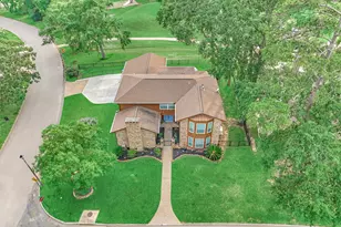 660 Hillcrest Dr, Huntsville, TX 77340 - Photo 2