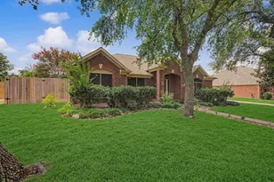 1210 Bob White Dr, Friendswood, TX 77546 - Photo 2