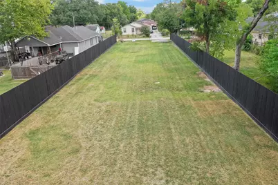 213 Sylvester Road, Houston, TX 77009 - Photo 12