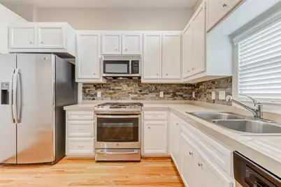 5941 South Loop E #1401, Houston, TX 77033 - Photo 14