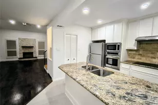 902 Memorial Village Dr, Houston, TX 77024 - Photo 2