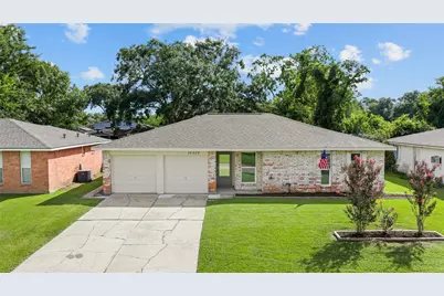 16619 Forest Bend Avenue, Friendswood, TX 77546 - Photo 2