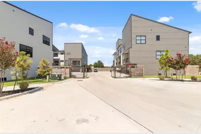 11915 N Hoa Sen Circle, Houston, TX 77072 - Photo 32