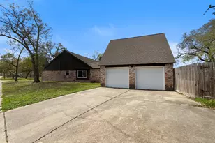 443 Bayou View Dr, El Lago, TX 77586 - Photo 4