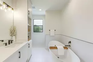 5815 Outer Banks St, Houston, TX 77091 - Photo 10