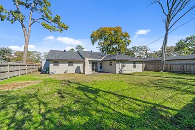 10151 Brinwood Drive, Houston, TX 77043 - Photo 24