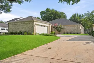 12 Wellington Ln, Sugar Land, TX 77478 - Photo 2