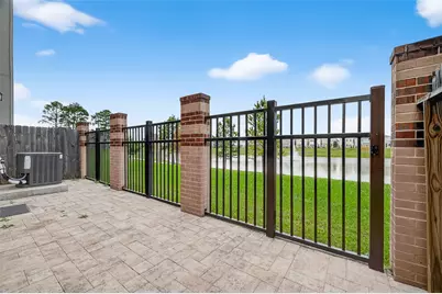 9816 Magnolia Village Lane, Houston, TX 77080 - Photo 32