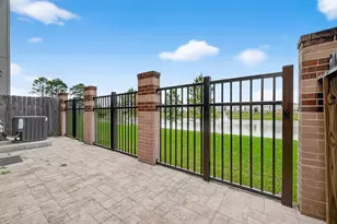 9816 Magnolia Village Ln, Houston, TX 77080 - Photo 32