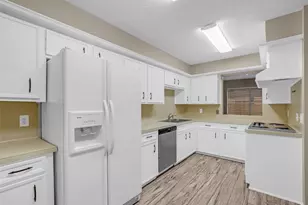 11827 Brook Meadows Ln, Meadows Place, TX 77477 - Photo 12