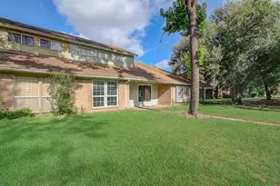 5710 Easthampton Dr, Houston, TX 77039 - Photo 2