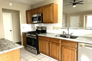 1735 Jo Ann Ln, Sugar Land, TX 77498 - Photo 4