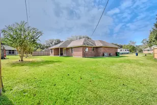 1144 Thomas Dr, Angleton, TX 77515 - Photo 18