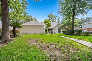 18 Windsor Dr, Conroe, TX 77304 - Photo 2