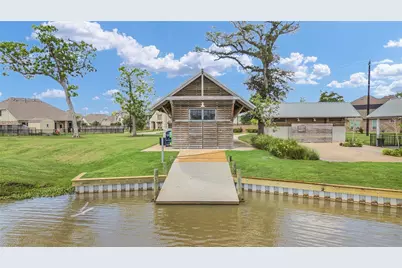 401 Bentwood Way, Clute, TX 77531 - Photo 28