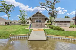 401 Bentwood Way, Clute, TX 77531 - Photo 28