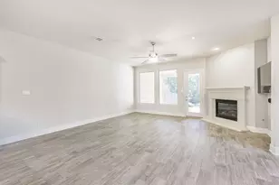 210 Liatris Ct, Conroe, TX 77304 - Photo 6