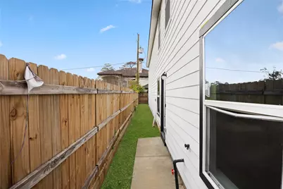 9243 Seeker Street, Houston, TX 77028 - Photo 20