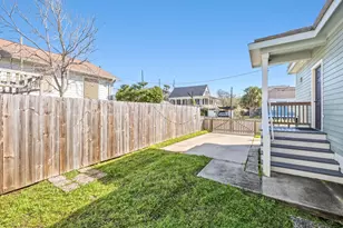 1502 Avenue M, Galveston, TX 77550 - Photo 22