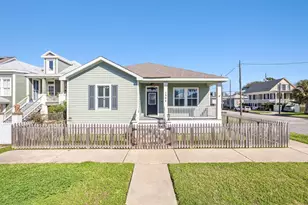 1502 Avenue M, Galveston, TX 77550 - Photo 2
