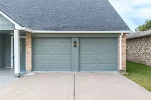 13130 Kingsmill Dr, Houston, TX 77478 - Photo 2