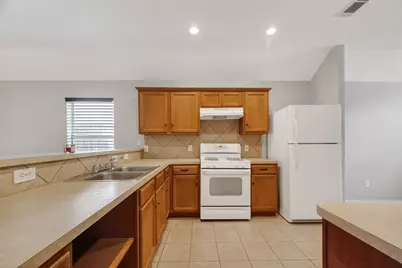 9807 Tawny Trace Court, Houston, TX 77044 - Photo 10