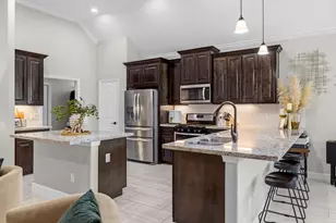 122 Comal Dr, Baytown, TX 77523 - Photo 10