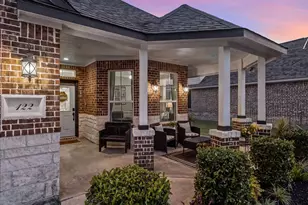 122 Comal Dr, Baytown, TX 77523 - Photo 2
