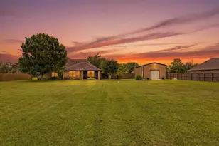 16210 Bluebird St, Santa Fe, TX 77517 - Photo 2