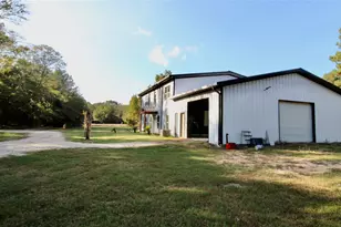 111 10th St, Shepherd, TX 77371 - Photo 32