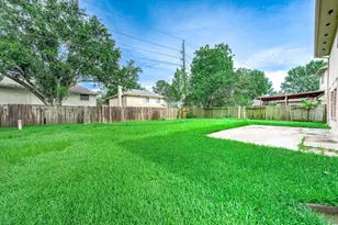 8823 Emerald Heights Ln, Houston, TX 77083 - Photo 34