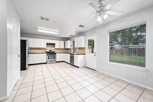 8823 Emerald Heights Ln, Houston, TX 77083 - Photo 16