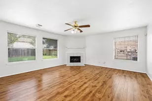 8823 Emerald Heights Ln, Houston, TX 77083 - Photo 4