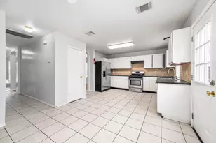 8823 Emerald Heights Ln, Houston, TX 77083 - Photo 14