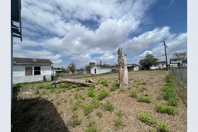 407 E 2nd Street, Bishop, TX 78343 - Photo 2