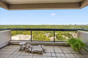 49 Briar Hollow Ln, Houston, TX 77027 - Photo 4