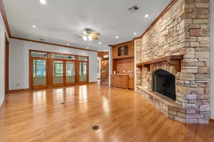 7306 Live Oak Cir, Alvin, TX 77511 - Photo 2