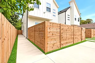 5527 Denmark St, Houston, TX 77028 - Photo 2