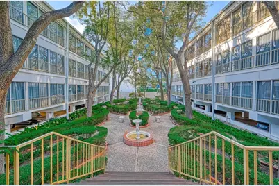 5050 Ambassador Way #314, Houston, TX 77056 - Photo 2