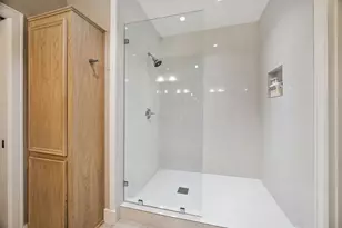 11711 Memorial Dr, Houston, TX 77024 - Photo 8
