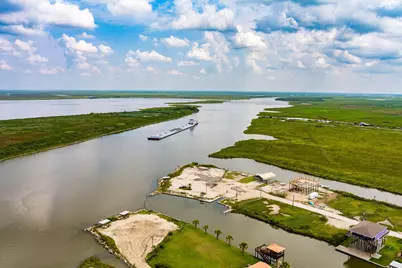 1185 Mabry Street, Gilchrist, TX 77617 - Photo 6