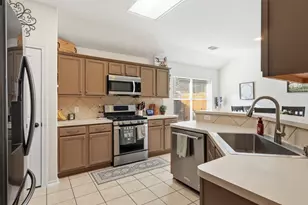 203 Colony Lake Ln, Dickinson, TX 77539 - Photo 6