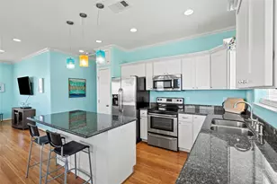 3923 Reeves Dr, Galveston, TX 77554 - Photo 10