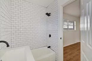 1915 McDuffie St, Houston, TX 77019 - Photo 14