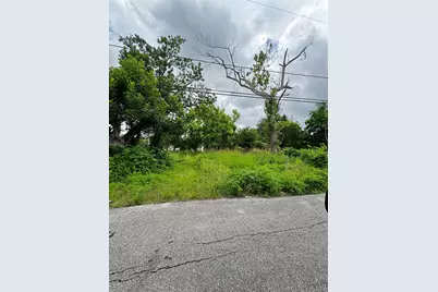 4702 Falls Street, Houston, TX 77026 - Photo 4