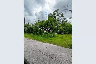 4702 Falls Street, Houston, TX 77026 - Photo 2