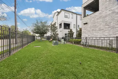 1055 Timbergrove Yards Lane, Houston, TX 77008 - Photo 2