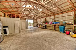 23104 Hopkins Ln, Damon, TX 77430 - Photo 38