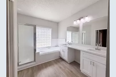 1102 Londonderry Avenue, Friendswood, TX 77546 - Photo 18